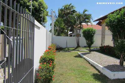 Jardim com portão automático